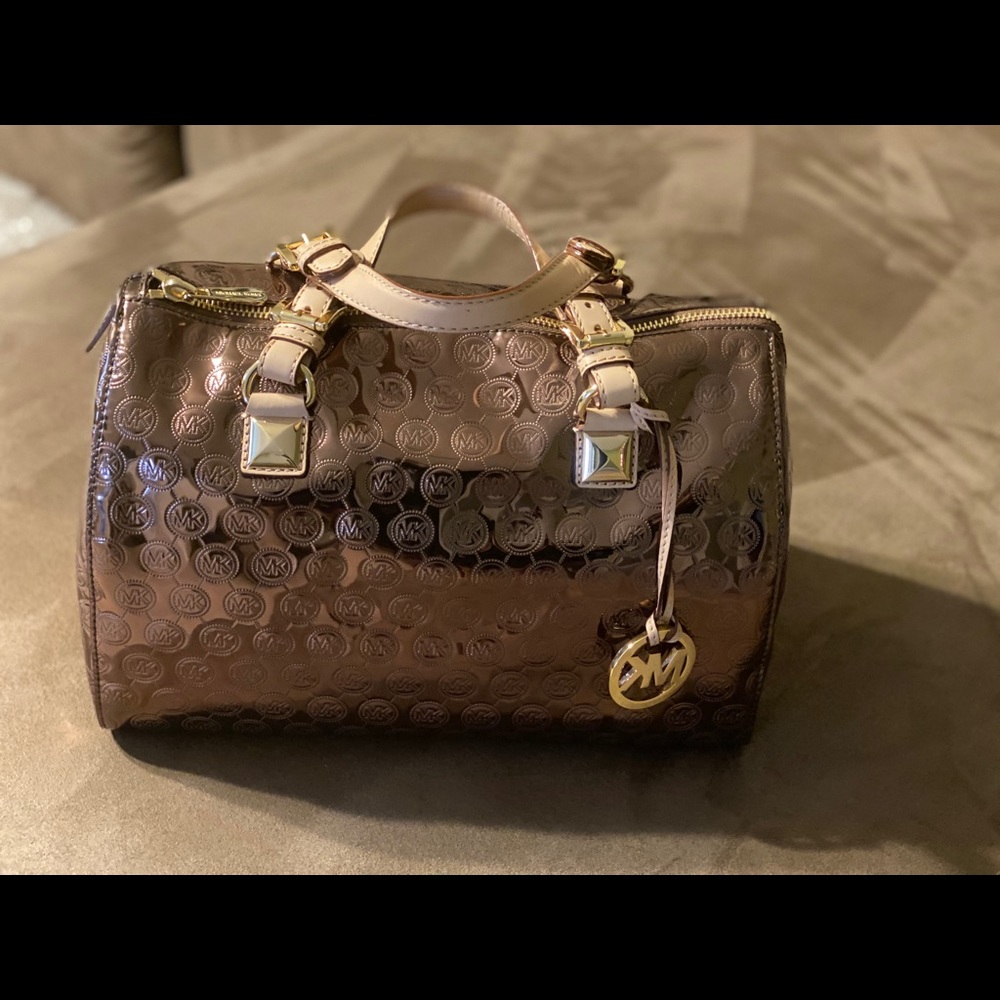 Authentic Micheal Kors Satchel... Never used.